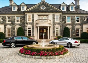 7 Amazing Mansions for Sale Right Now Around the World | RealEstate.Luxury